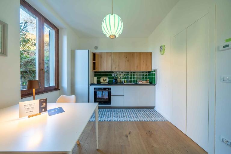 Dreamy Lakeview Attic Escape - B&B Brezzo