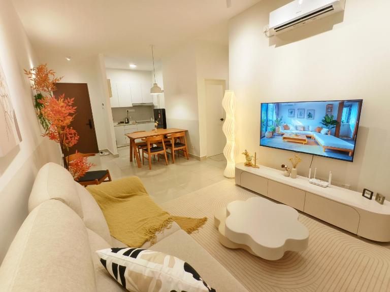 Aliff Height Tampoi 2BR Warm Japanese Pool View 5pax I PetFriendly I Netflix 2Carpark - B&B Johor Bahru