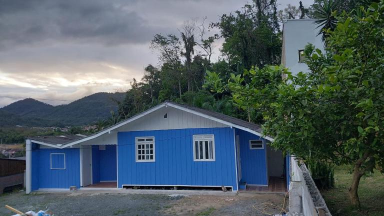Suítes Simples Casa Madeira - Blumenau - B&B Blumenau