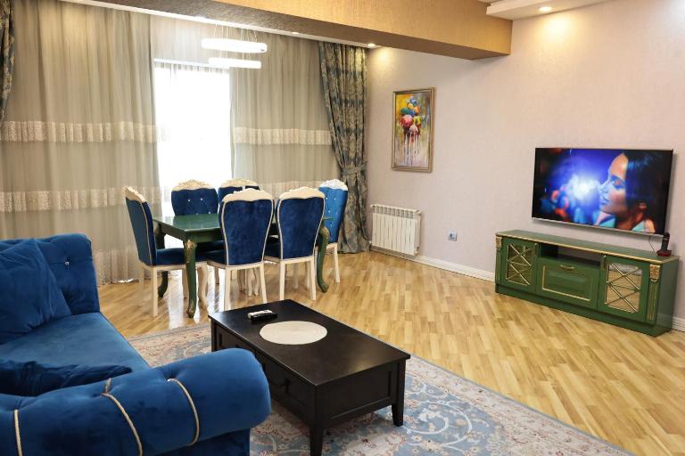 Azur 11 - Bed and Breakfast Bakoe