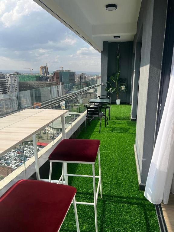 Phare's 3BR with a Heated Indoor Pool - B&B Nairobi
