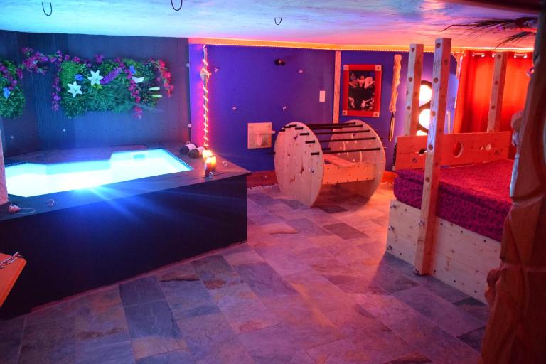 loveroom Bdsm - LSK - Chambres d'hôtes Ucel