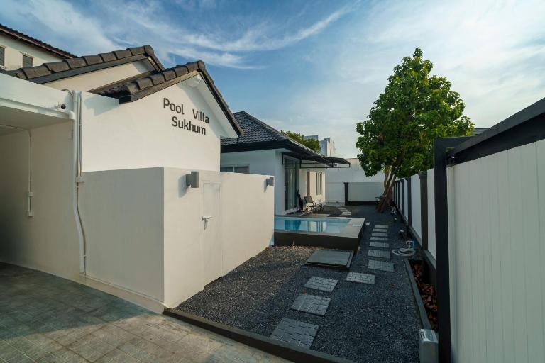 4BR Pool Villa Sukhum in Phuket Town - B&B Phuket