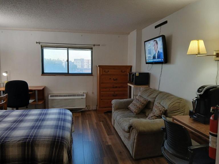 Right by OSU Stadium and Schottenstein Ctr - Walk to your game or concert - B&B Columbus