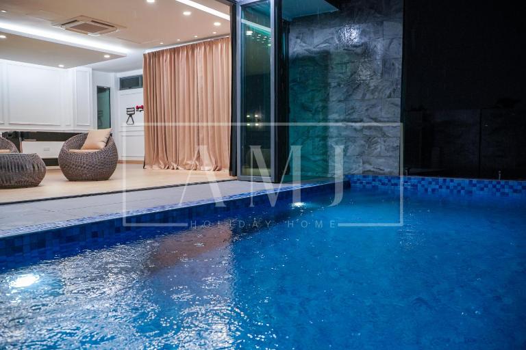 Cyberjaya - Puchong Luxury Private Swimming Pool Villa with BBQ - Corner lot up to 20 Guests - B&B Puchong Batu Dua Belas