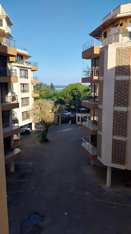 Nyali BeachLuxe 3bdr Pool Beach-Access - Bed and Breakfast Mombassa