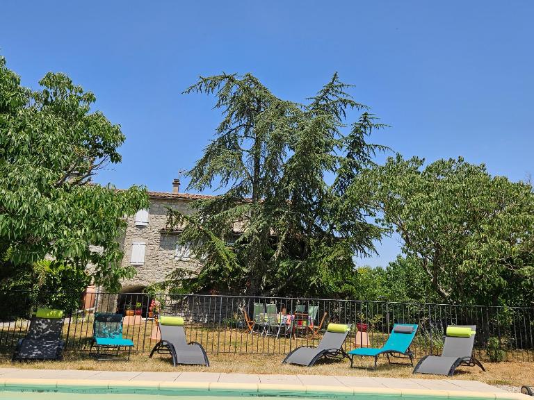 Gîte de caractère tout confort "Au Clos des Ammonites chez Ange&Sébastien " - B&B Labeaume