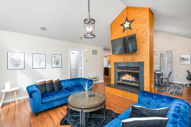 Mountain Designer Home, Waterpark, Golf, Sauna, Firepit - Bed and Breakfast McGaheysville