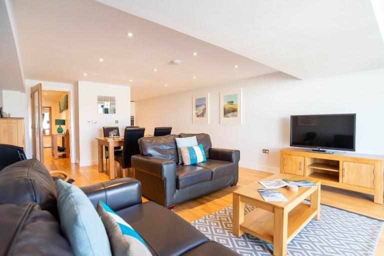 Fistral Beach Garden Apartment 3 - B&B Newquay