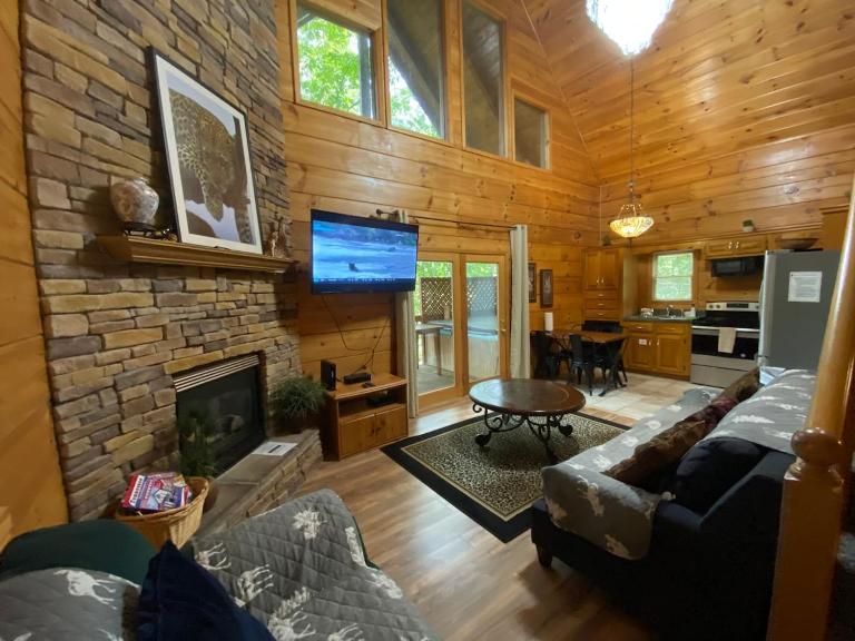 Close to Dollywood, hot tub, private, pet friendly - Ferienwohnung Sevierville