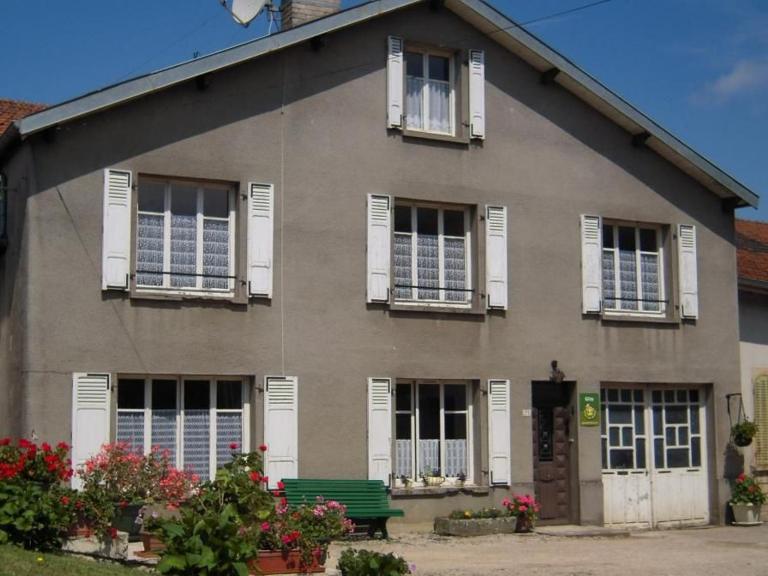 Gîte convivial avec 3 chambres, proche du patrimoine historique, cour et équipements inclus - FR-1-589-38 - B&B Aouze