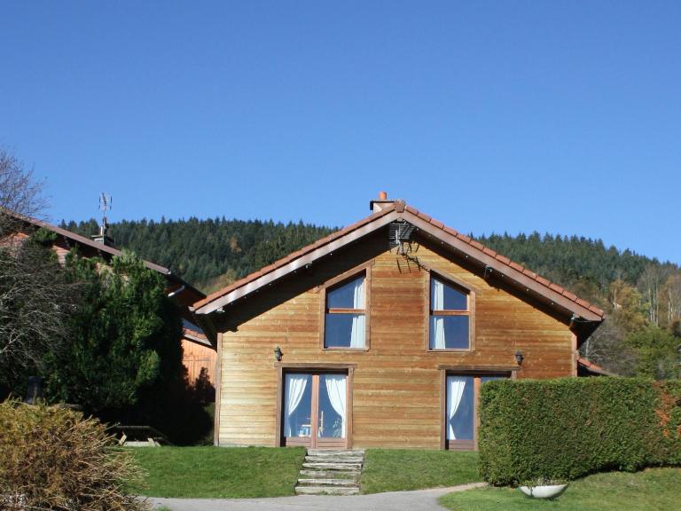 Chalet spacieux à Gérardmer avec terrasse et équipements familiaux - FR-1-589-65 - B&B Gérardmer