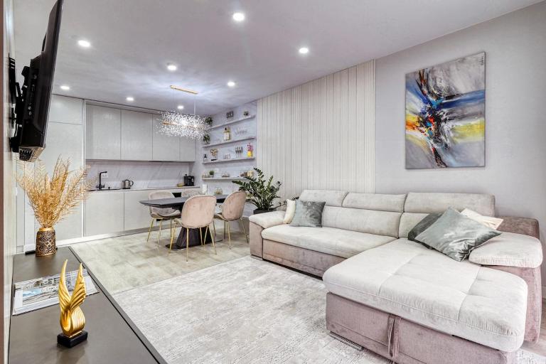 Urban Elegance - 2bd Modern Flat - Bed and Breakfast Boekarest