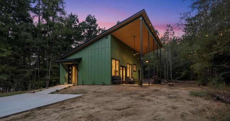 Modern Cabin Retreat Easy Drive to Canton and Tyler - Bed and Breakfast Ben Wheeler