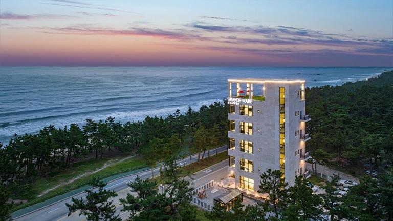 Gangneung Grande Mare Pool Villa - B&B Gangneung