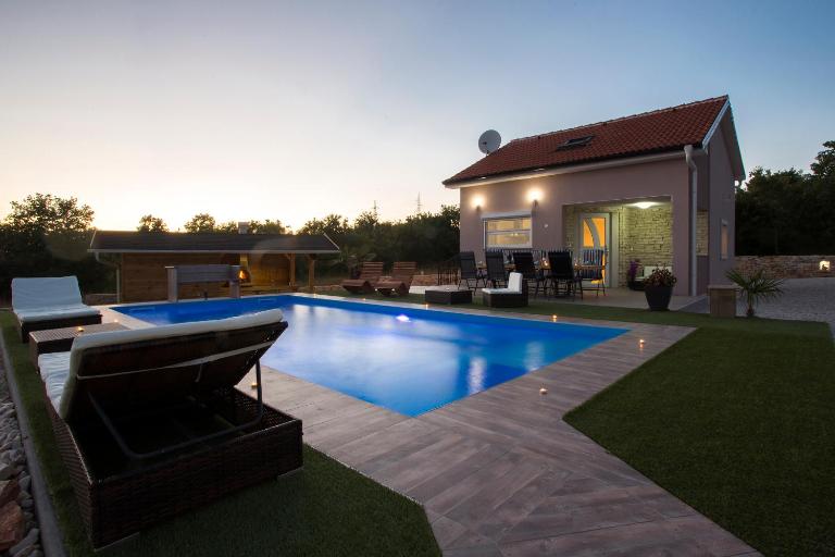Galizana Peaceful Vacation home - B&B Galižana