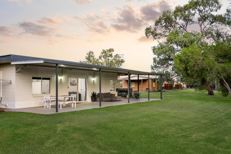Riversands Rest Accommodation Scenic Riverfront Cottages, Paringa - B&B Renmark