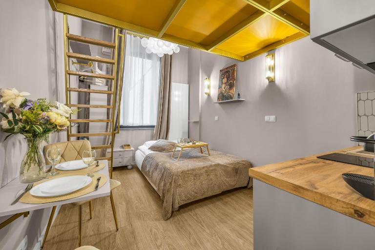 Warsaw Praga Studio - Central Access - by Rentujemy - B&B Warsaw