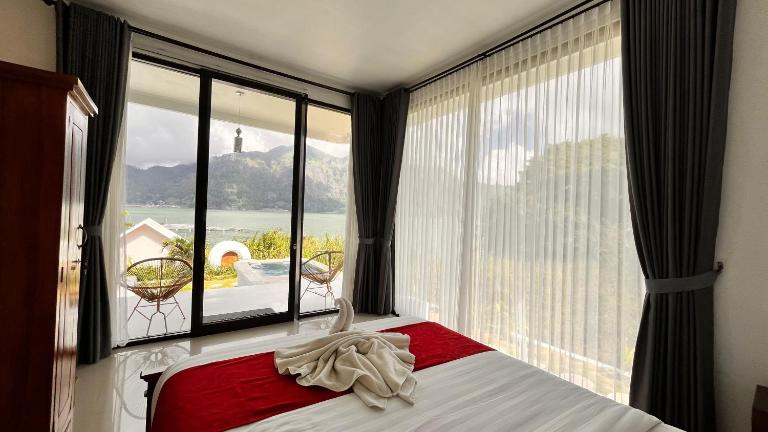 lake hill view - B&B Kintamani