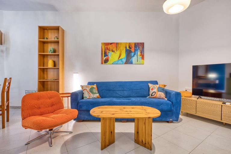 Charming 2-Bedroom Apartment with Balconies MGAJ1-1 - B&B Msida
