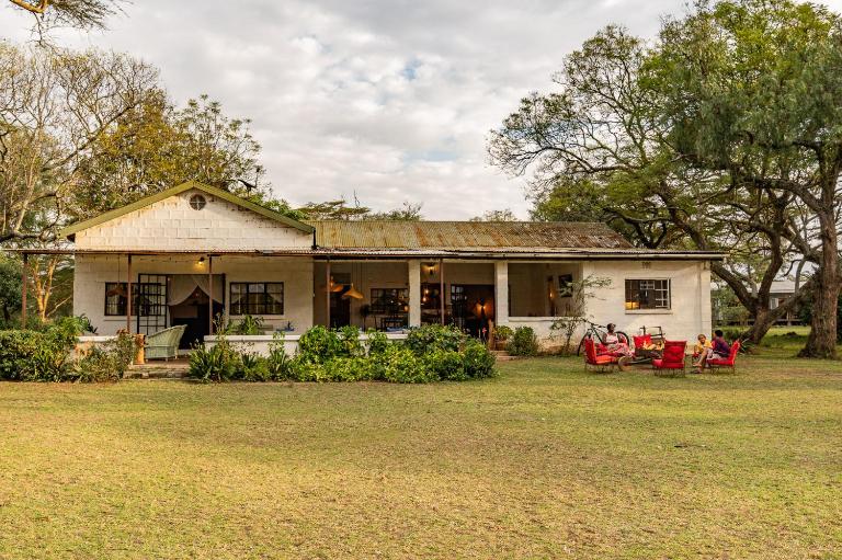 Sanctuary Farm House 5-Bedroom Lodge in Wildlife - Bed and Breakfast Naivasha