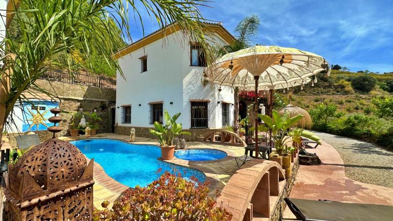 Villa Malaga con Jacuzzi Piscina vallada Barbacoa By AndaraHolidays - B&B Sayalonga