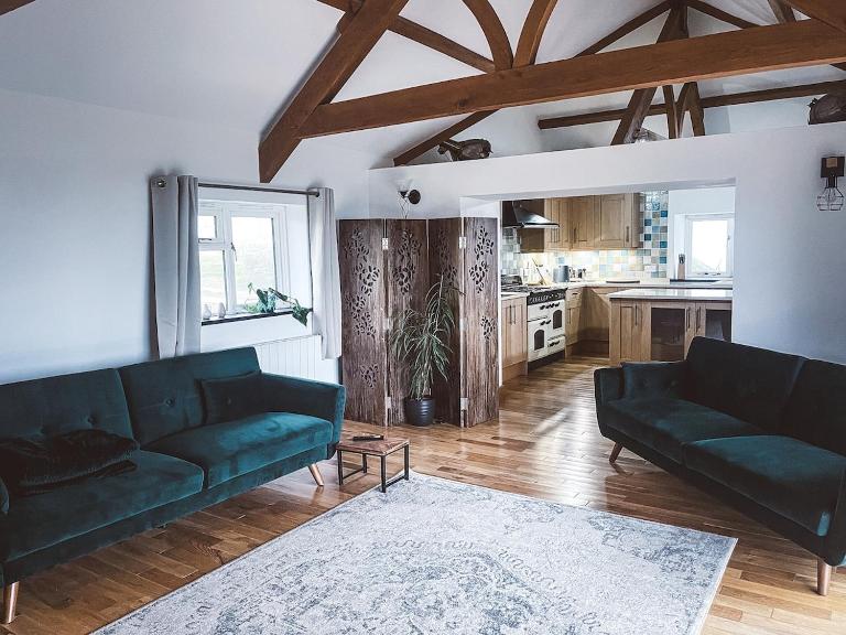 The Retreat Cornwall holiday home with wood fired hot tub - Ferienwohnung Crowan