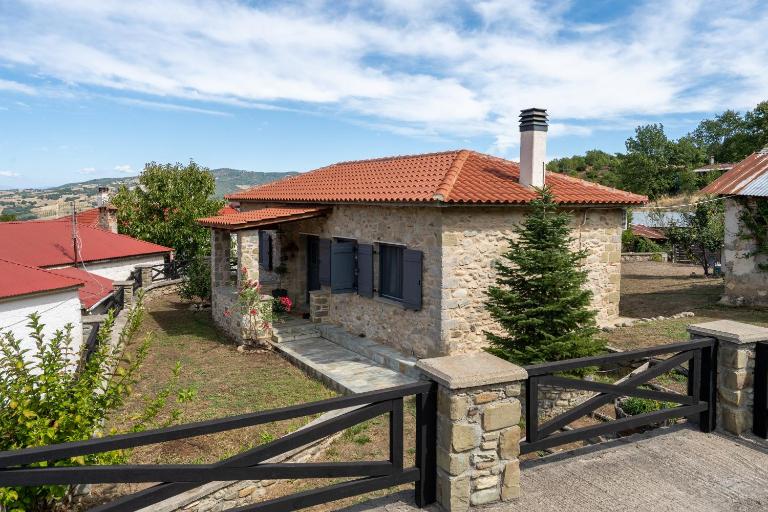 Doukas Village House - Chambres d'hôtes Gávros