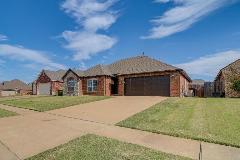 Pool Access: Newly Remodeled House in Broken Arrow - B&B Broken Arrow