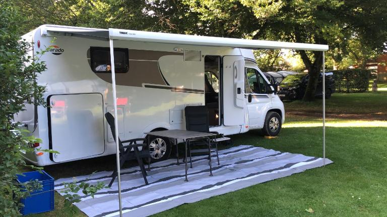 Caravan Tiny House Base Camp Granada Camping - B&B Dúrcal