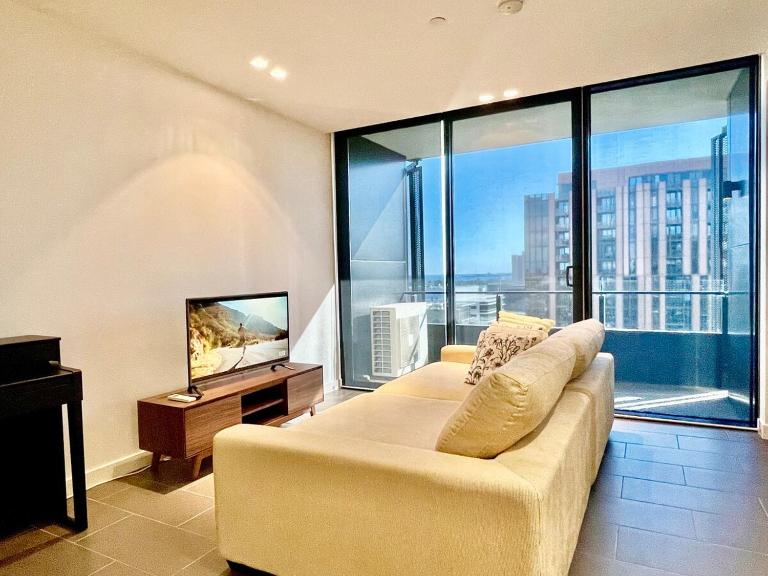 The Elm - 2beds 2bath, FREE 2xParking, Pool & Gym - B&B Melbourne