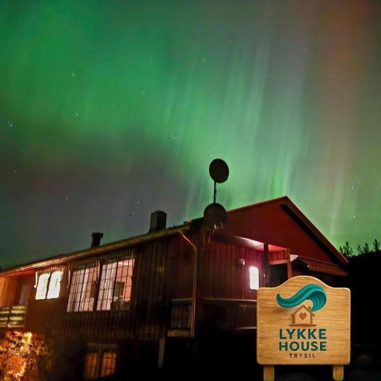 Lykke House Hot Tub, Grill Hut Northern Lights - Ferienwohnung Innbygda