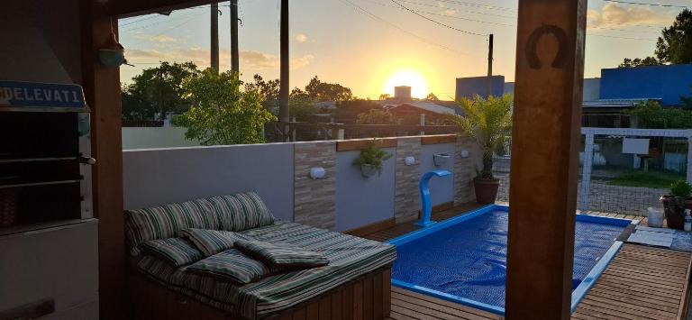 Casa aconchegante com piscina em Nova Tramandai, até 6 hospédes, não aceitamos pets - B&B Tramandaí