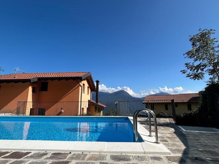 Lily apartment, Stunning Lake View - B&B Germasino