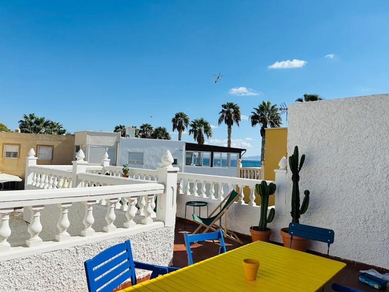 Casa del Sol - Casa familiar junto a la playa con vistas al mar en Almería - B&B Almería
