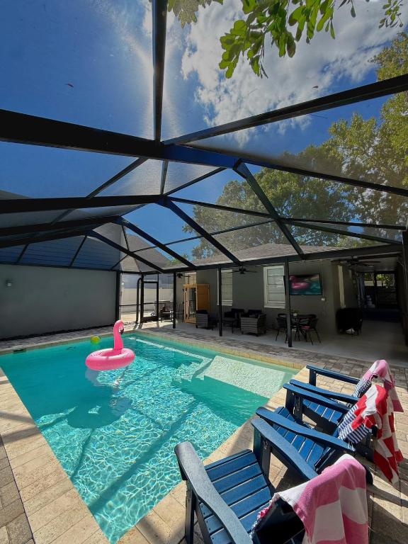 Private Pool with Main and Guest House and Sauna - B&B Tampa