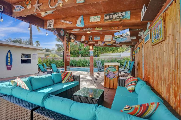 Beach Family Tiki Villa Walk to Beach Heated Pool - B&B Pompano Beach