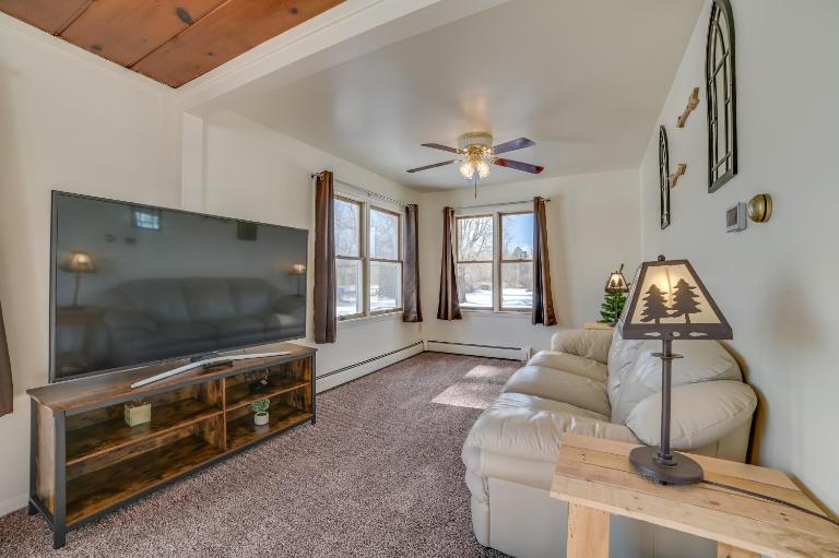 Cozy Tawas City Home w/ Views of Lake Huron! - Ferienwohnung Tawas City