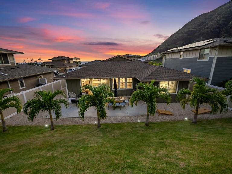 Ocean view pool, 5 mins to Beach, Sleep 12 - B&B Waianae