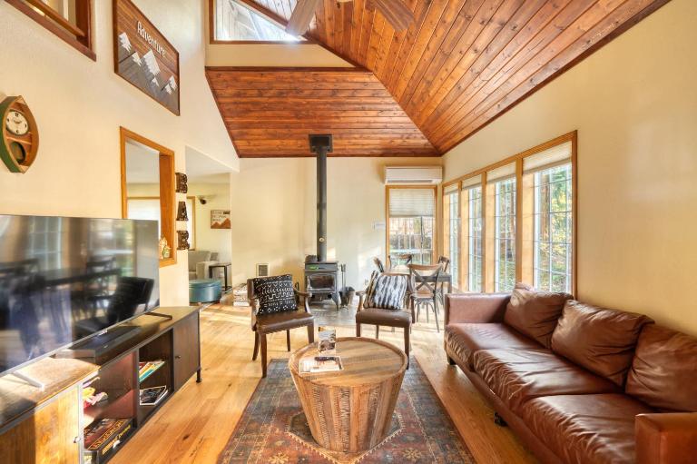 Woodland Hideaway, Dog-Friendly, Hot Tub - Ferienwohnung Rhododendron