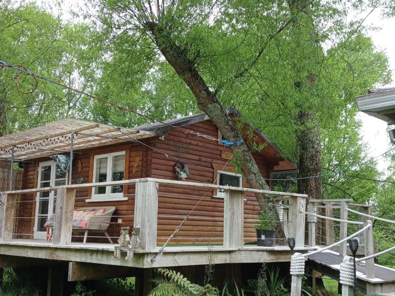 Treehouse Special For Two night stay - B&B Rotorua