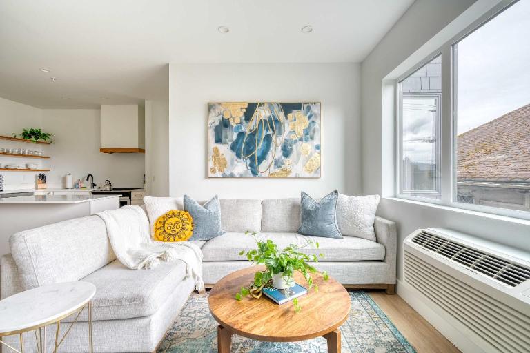 Stay Portland - The Cascadia Retreat - Luxury Home - 90 WalkScore - B&B Portland