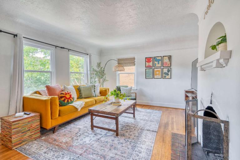 Stay Portland - Sedona Vibes in PDX- Walk to Local Shops & Coffee - B&B Portland