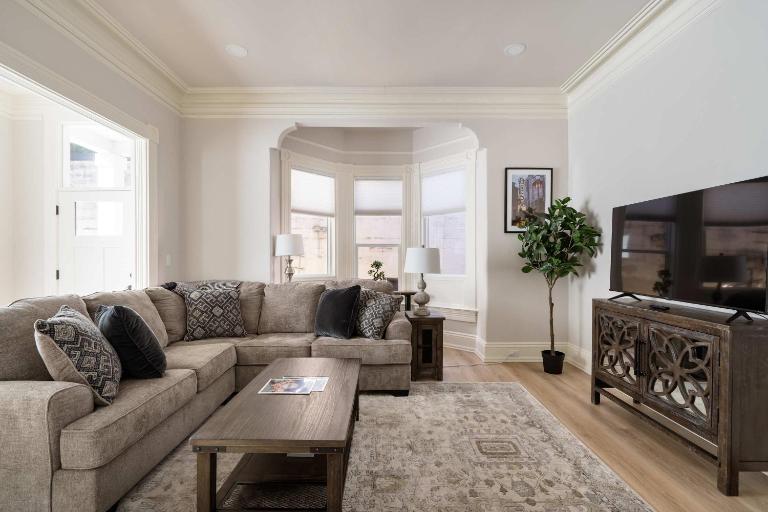 Alphabet District - 2BR Retreat - Prime Locale - B&B Portland