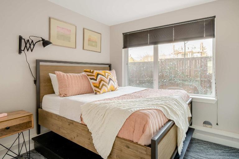 Stay Portland - Hip Area - Dining & Shops Nearby - 2BR - Sleeps 4 - B&B Portland