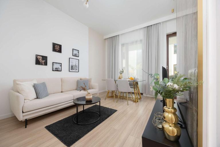 Unique Studio in Lodz with Balcony by Noclegi Renters - Ferienwohnung Łódź