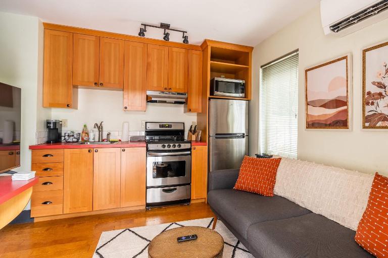 Stay Portland - Quirky Micro Apt - Foodies, Artists, Coffee Lovers - B&B Portland