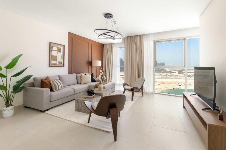 Silkhaus Vacation Homes Large 3BR with Maid Room in Radiant Viewz New Tower - Bed and Breakfast Abu Dhabi