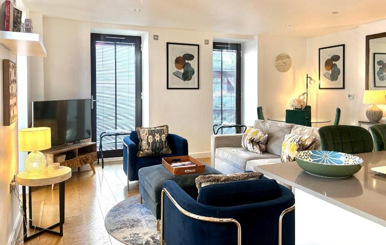 Westminster Luxury Two Bed Two Bath with Air-Con - Ferienwohnung London