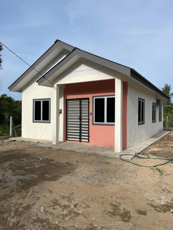 Homestay Bajet Pekerja Lelaki Bedroom-3 Aircond-3 Wifi-Netflix 8-Person RM150 Only - Ferienwohnung Paka